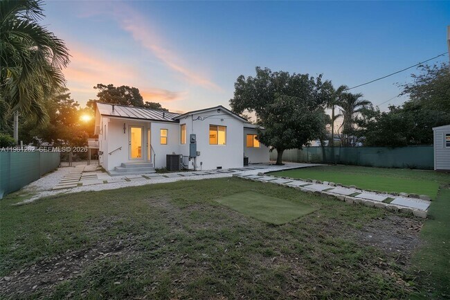 Building Photo - 876 NE 81st St