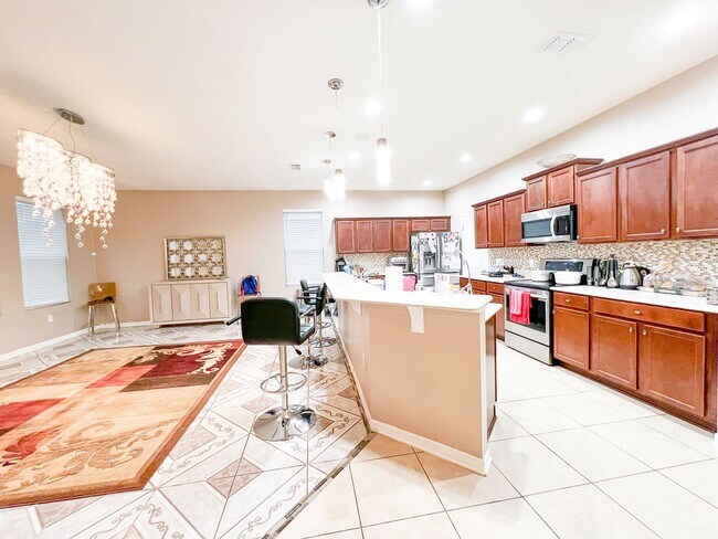 Building Photo - Exquisite Retreat: Luxury Living in Waterside Pointe