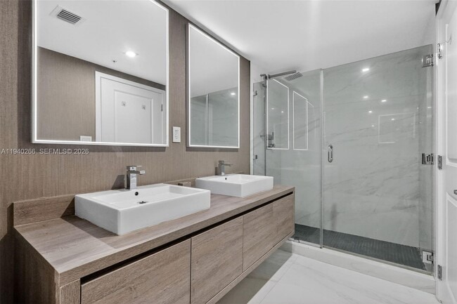 Building Photo - 400 Sunny Isles Blvd