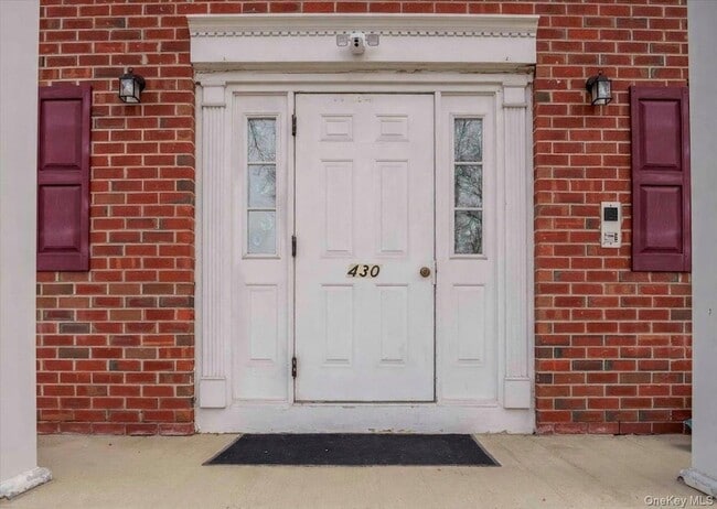 Building Photo - 430 Somerset Dr