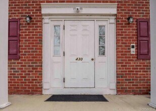 Building Photo - 430 Somerset Dr