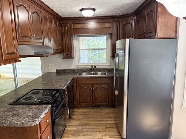 Building Photo - 409 Cloverleaf Dr