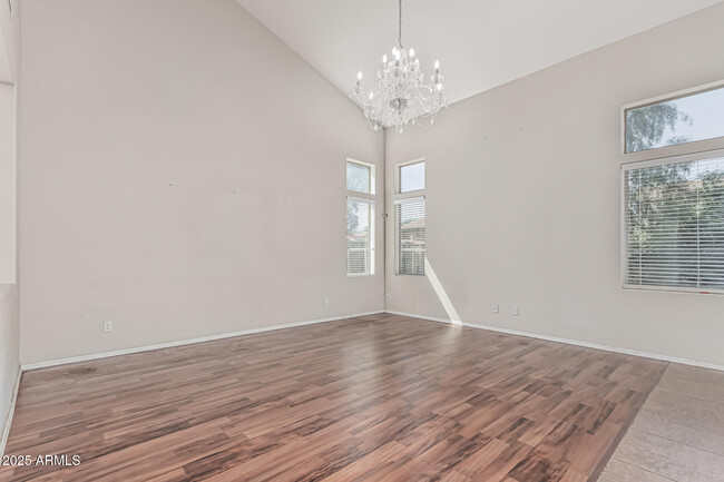 Building Photo - 1242 E Strawberry Dr