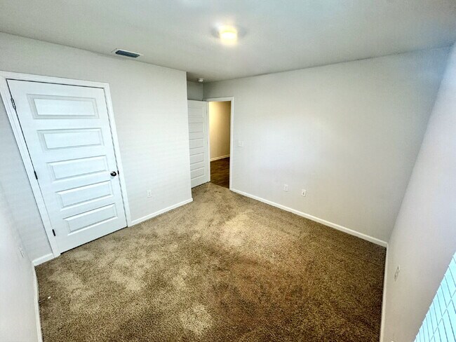 Building Photo - New rental in Brighton Oaks! Conveniently located off Hwy 231, this community conveniently close ...