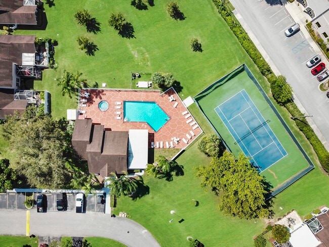 Building Photo - 1132 W Lakes Dr