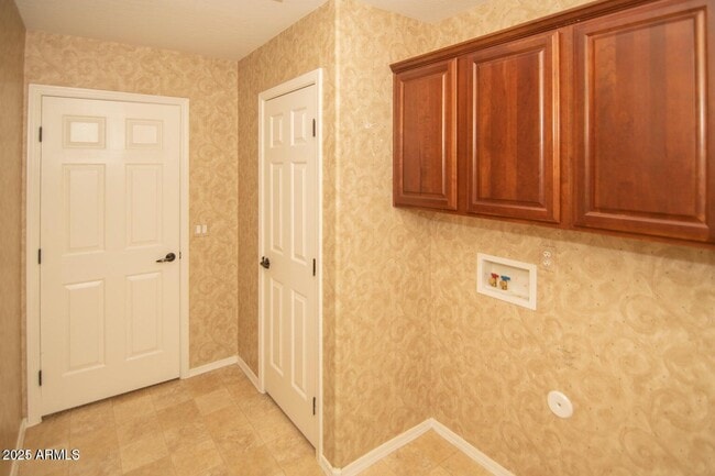Building Photo - 605 N 111th Dr