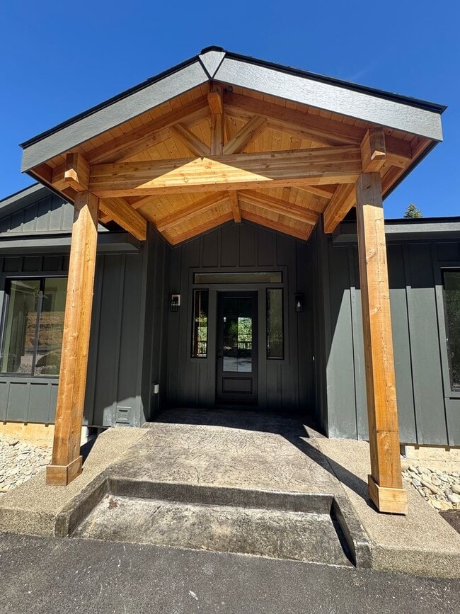 Building Photo - Luxury Rural Home Close to Town for Lease