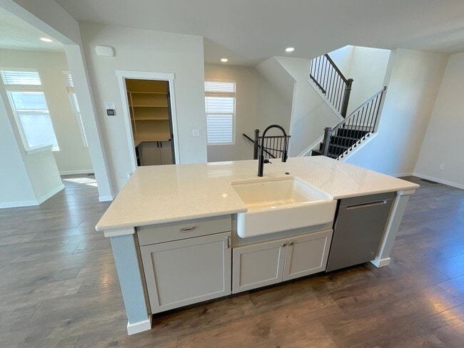 Building Photo - 4 Bedroom Home Available Near E Woodmen Rd & Rangewood Dr!