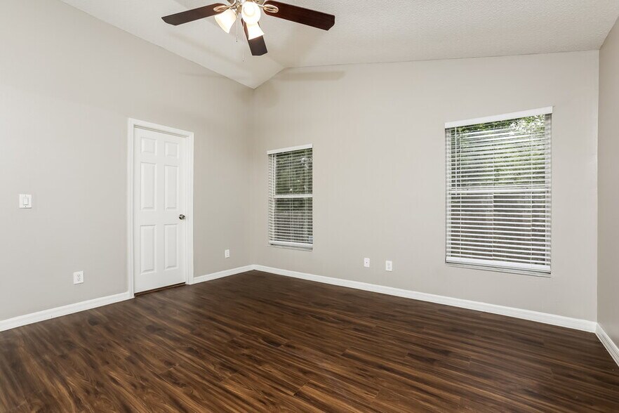 Building Photo - 13709 Valleybrooke Ln