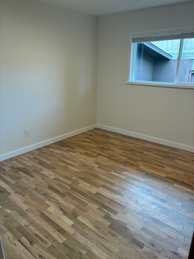 Building Photo - Quiet 3 Bedroom, 2 Bath with Large Backyard