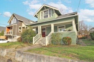 Building Photo - 4826 NE 14th Pl
