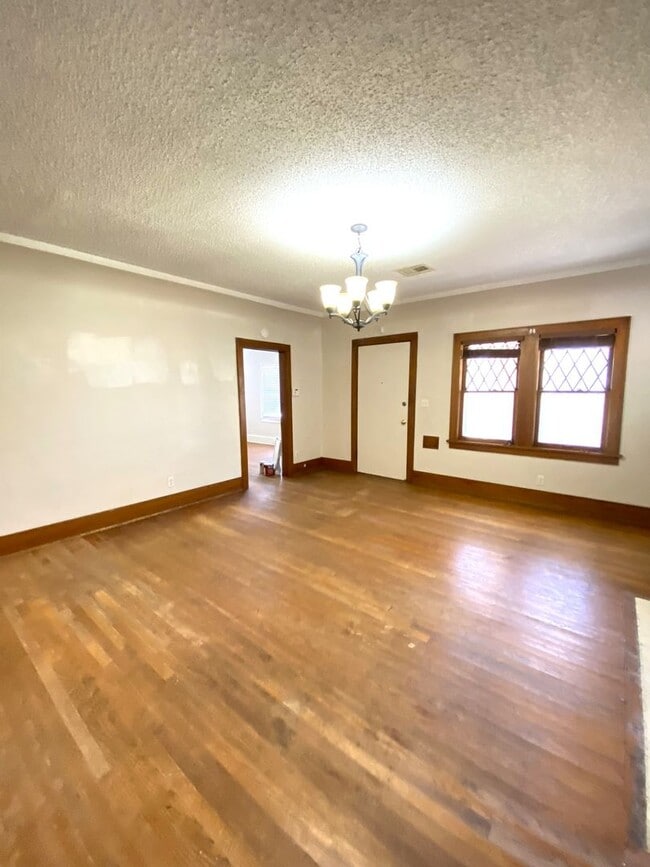 Building Photo - 3 BED 2 BATH NEAR OU MEDICAL CENTER