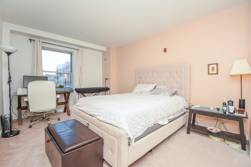 Building Photo - 16 Miner St