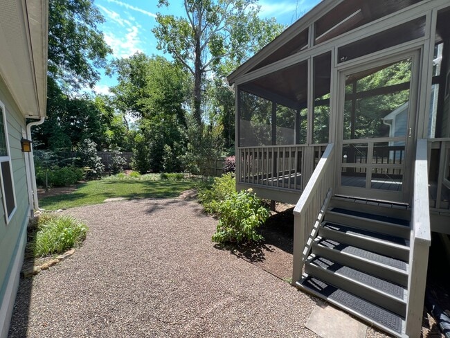 Building Photo - 703 Gerard St