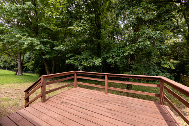 Building Photo - 4713 Belle Plaine Dr