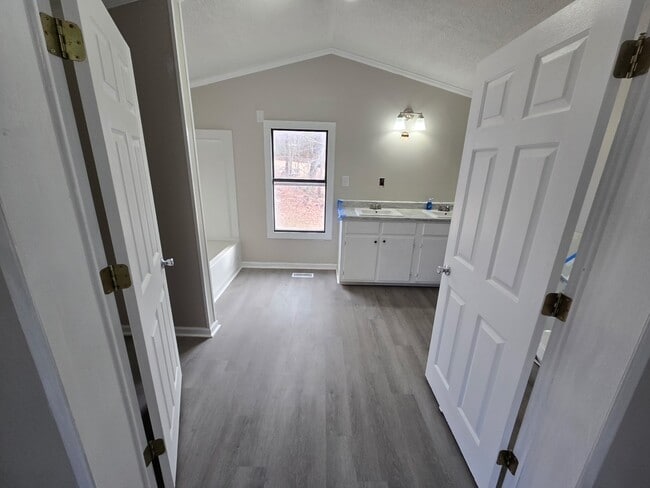 Building Photo - 8900 Kiger Rd