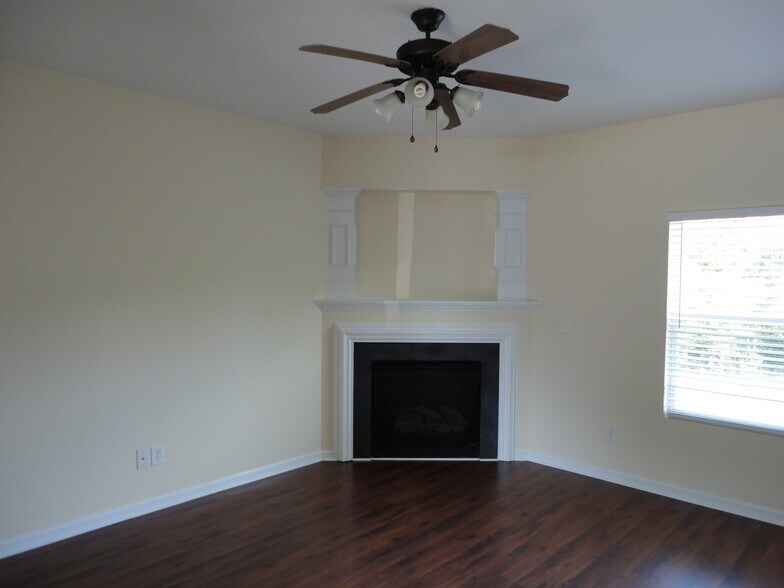 Building Photo - 3006 Moonstone Ln