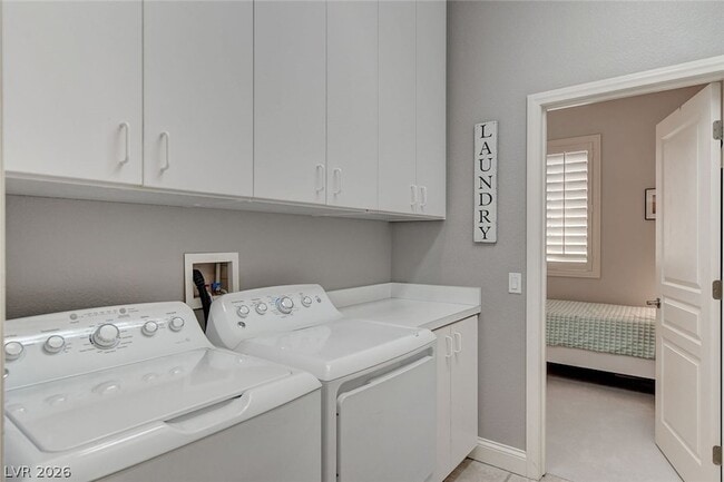 Building Photo - 10553 Linderhof Ave