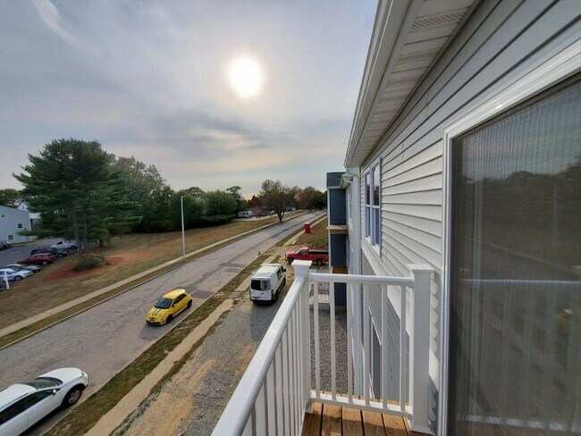 Building Photo - 50-60-60 Village Green S