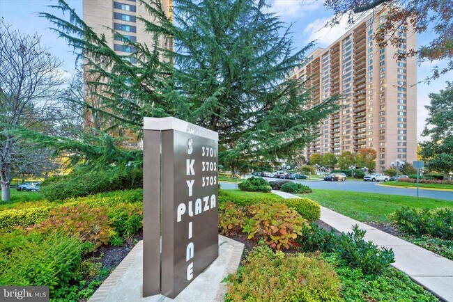 Building Photo - 3705 S George Mason Dr