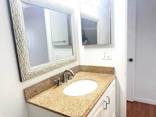 Building Photo - 3808 Inlet Cir