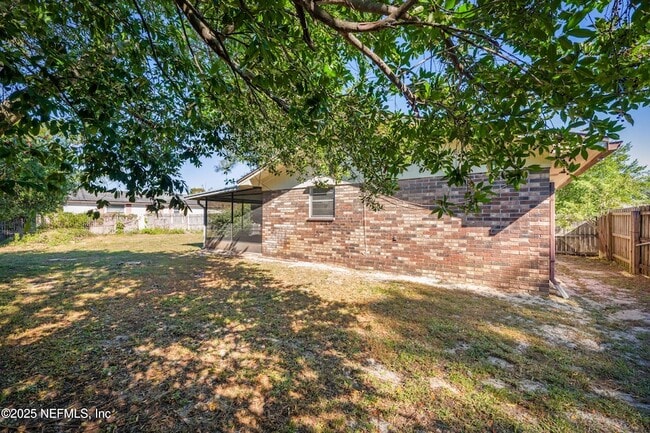 Building Photo - 2726 Winrock Dr W