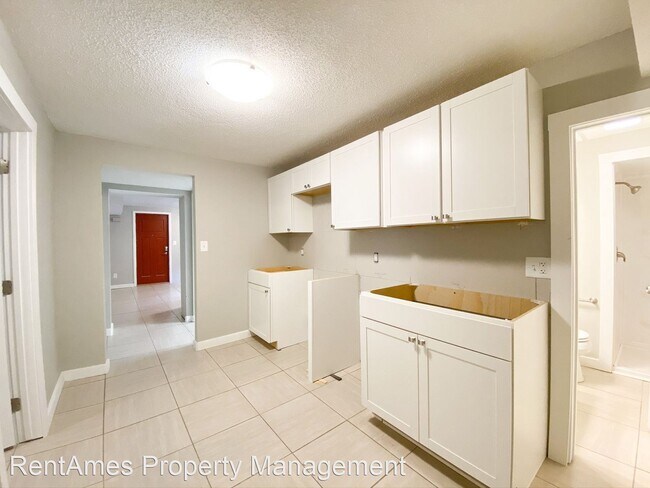 Building Photo - 525 Welch Ave