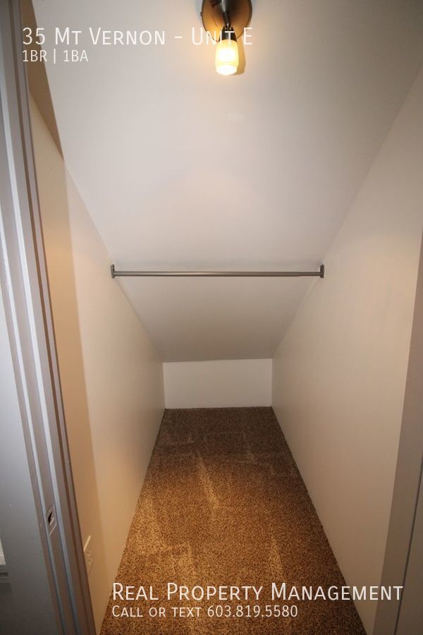 Building Photo - Spacious Multi Level 1 Bedroom with Office!