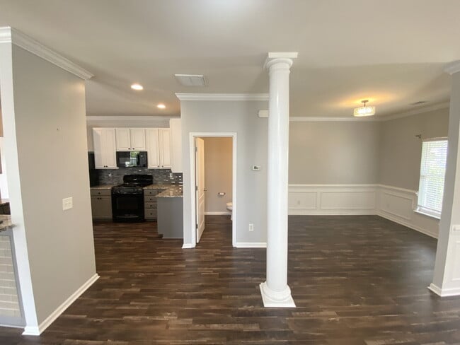 Building Photo - Three Bedroom Home with fenced-in Backyard oasis!