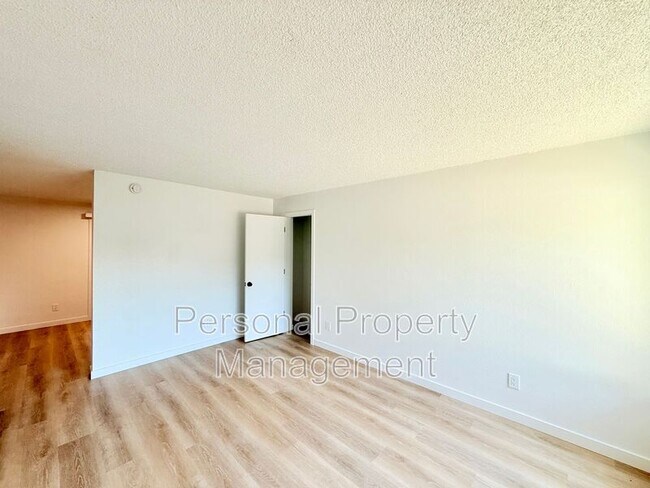 Building Photo - 7422 NE Hazel Dell Ave