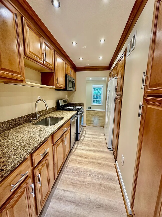 Building Photo - 2453 Alsop Ct