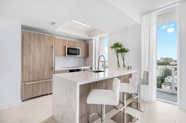 Building Photo - 401 N Birch Rd