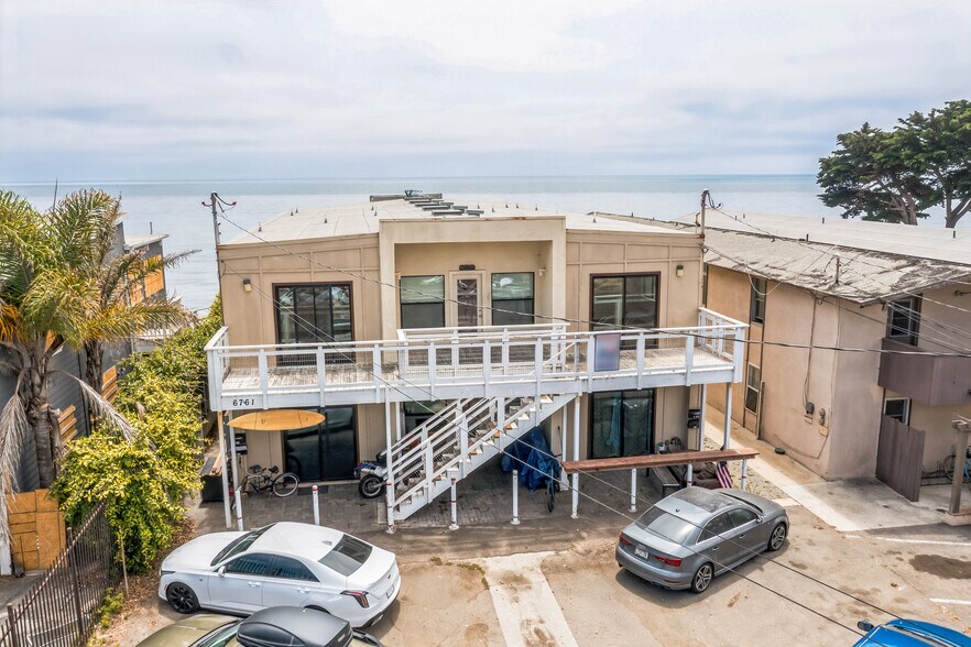 Building Photo - 6761 Del Playa Dr