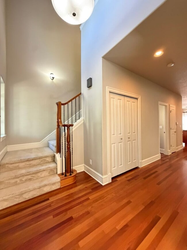 Building Photo - 17204 SW 136th Ave