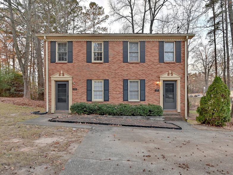 Building Photo - 123 Curtis Rd