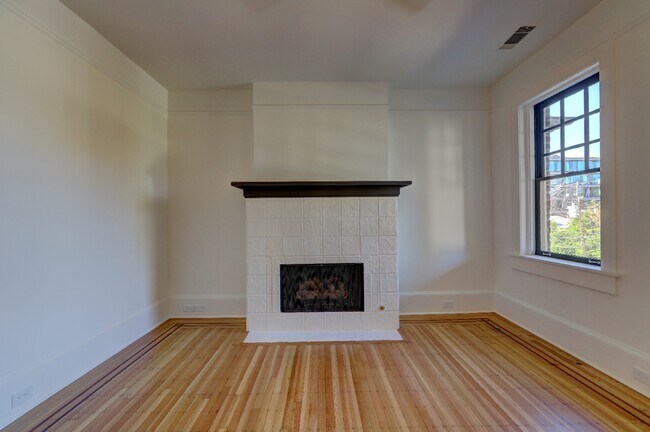 Living Room Gas Fireplace - 75 17th St NE
