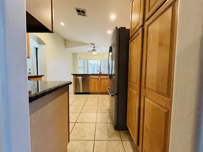 Building Photo - 3 Bedroom Home in North Phoenix