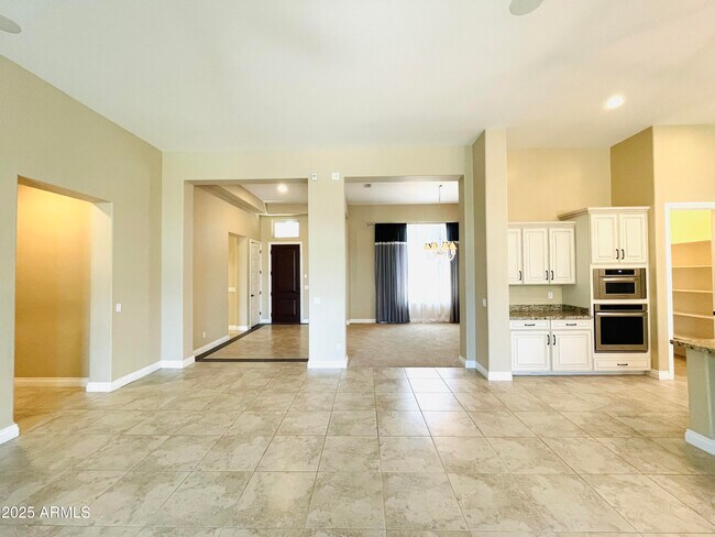 Building Photo - 3104 E Wildhorse Ct