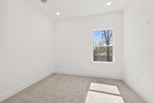 Building Photo - 5304 Lynnfield St