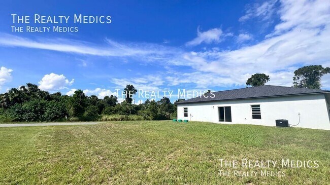 Building Photo - 3299 Bowline Ave