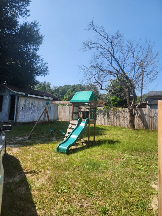 Building Photo - Peaceful residence in Eastern Fayetteville