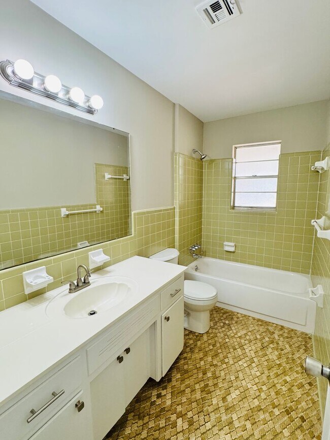 Building Photo - Room to Roam, Comfort to Stay — This Updat...