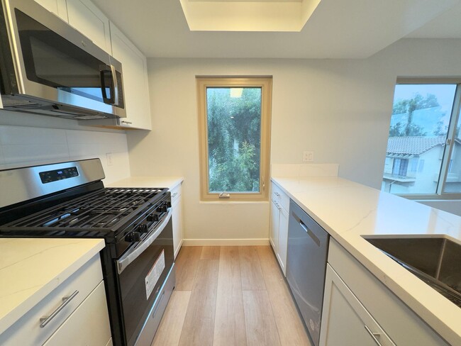 Building Photo - FULLY REMODELED: Spacious 3 bedroom condo in San Marcos With AC