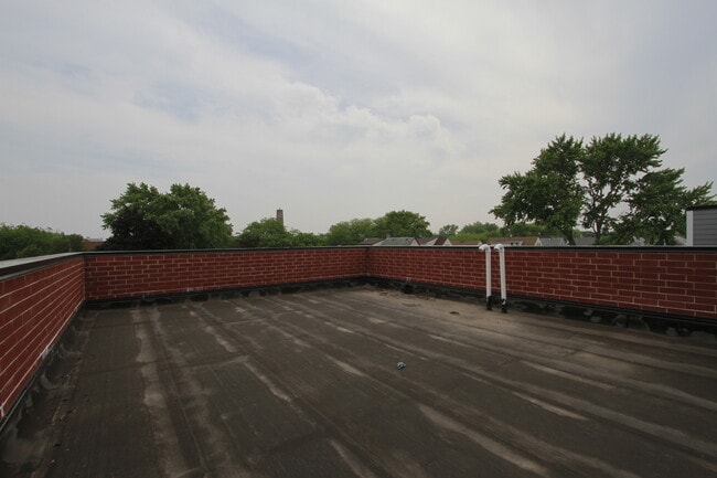 Building Photo - 4207 W Roscoe St