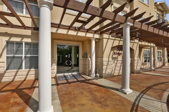 Building Photo - 3102 Kings Rd