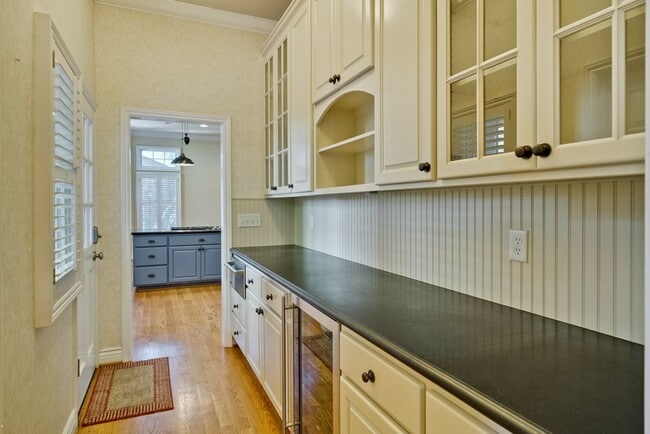 Building Photo - Stunning two-story spacious home on tranquil tree-lined street.