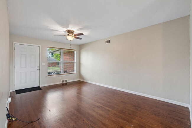 Building Photo - Charming 3-Bed Home with Spacious Backyard & Prime OKC Location