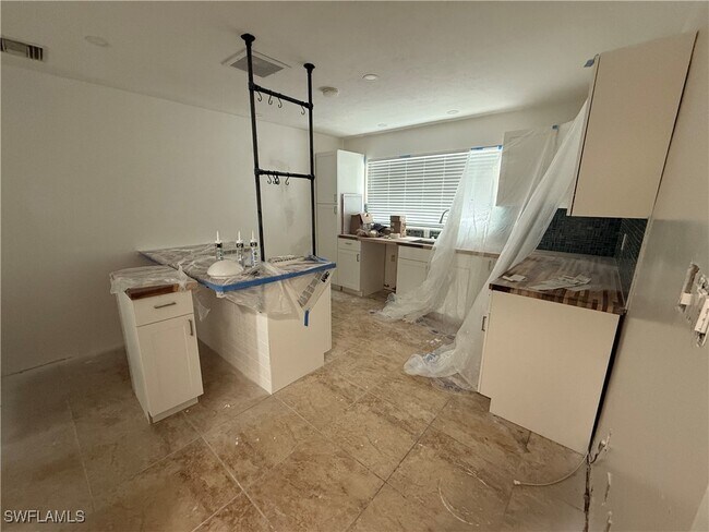 Building Photo - 5460 Bayshore Rd