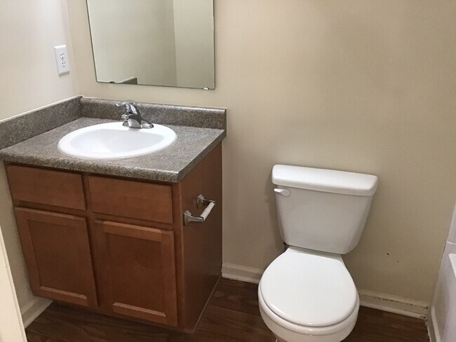 Building Photo - 4 bed 2.5 in Greenwood with HUGE fenced in...