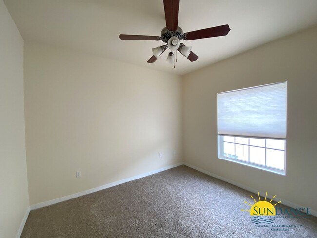 Building Photo - Beautiful 3 Bedroom Townhouse Near Hurlburt Field!